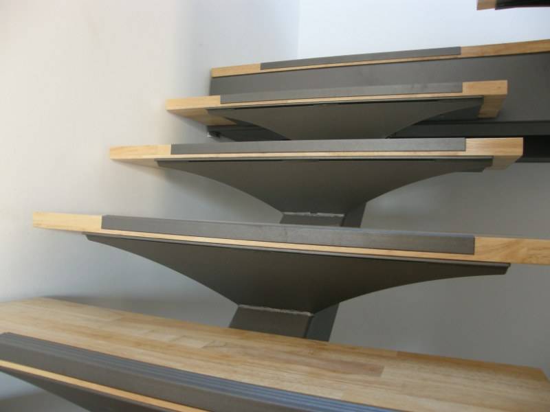 Notre zone d'activité pour ce service Fabrication d'escalier droit ou tournant avec marches en bois ou en acier