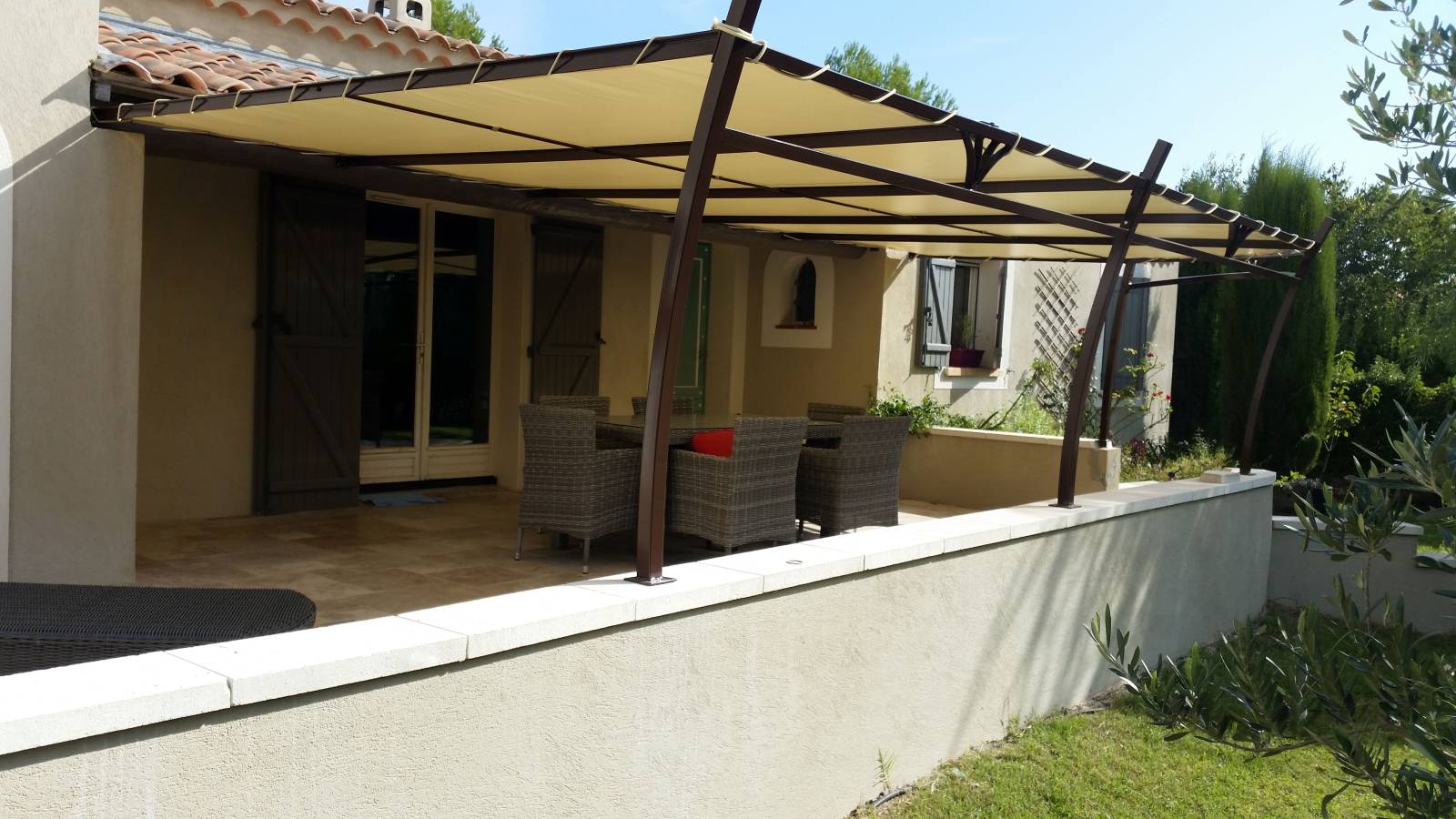 Pergola design moderne sur mesure à Saint-Pourçain-sur-Sioule