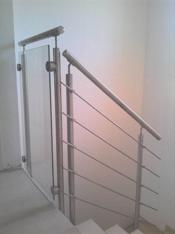 Garde corps Inox escalier barre et verre Martigues