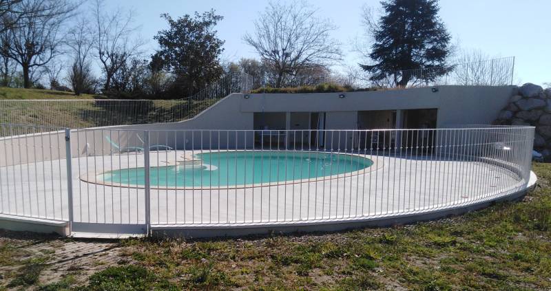 Garde-corps de tour de piscine proche Saint-Pourçain-sur-Sioule