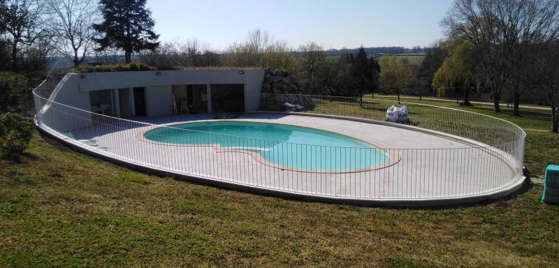 Barrière de tour piscine dans le Bourbonnais