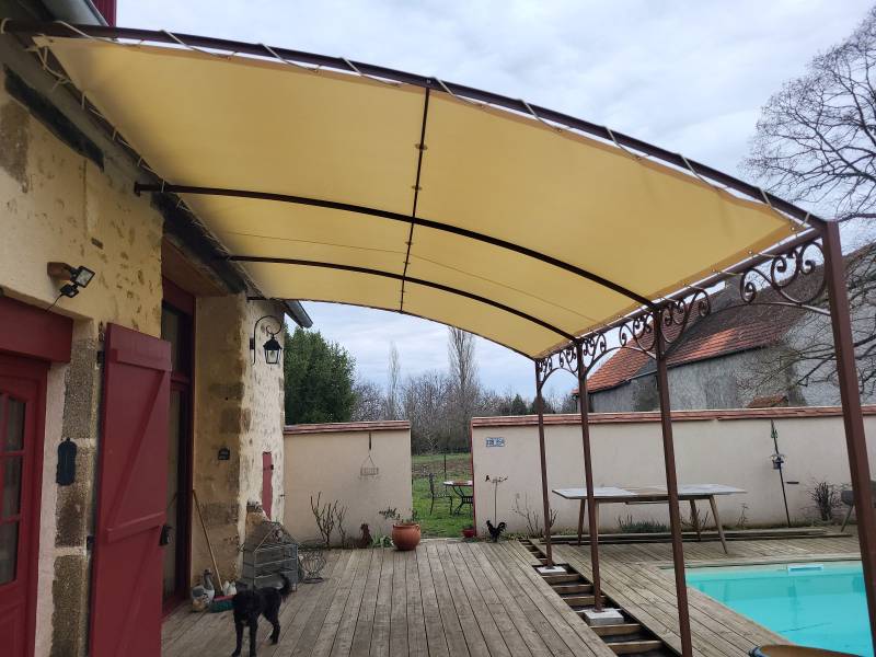 Pergola abri terrasse thermolaquée en Auvergne