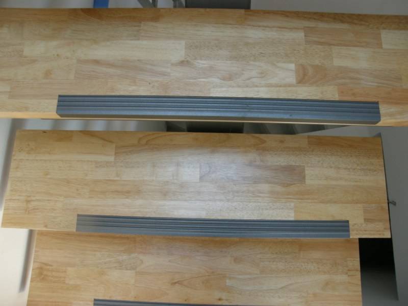 Escalier en fer marches en hévéa pose à Moulins