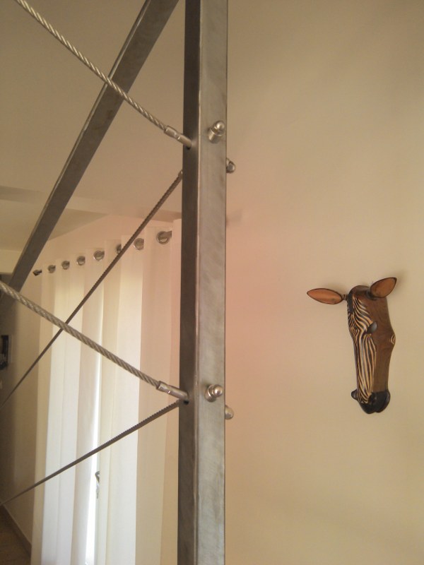 escalier metallique à limon central et marches bois