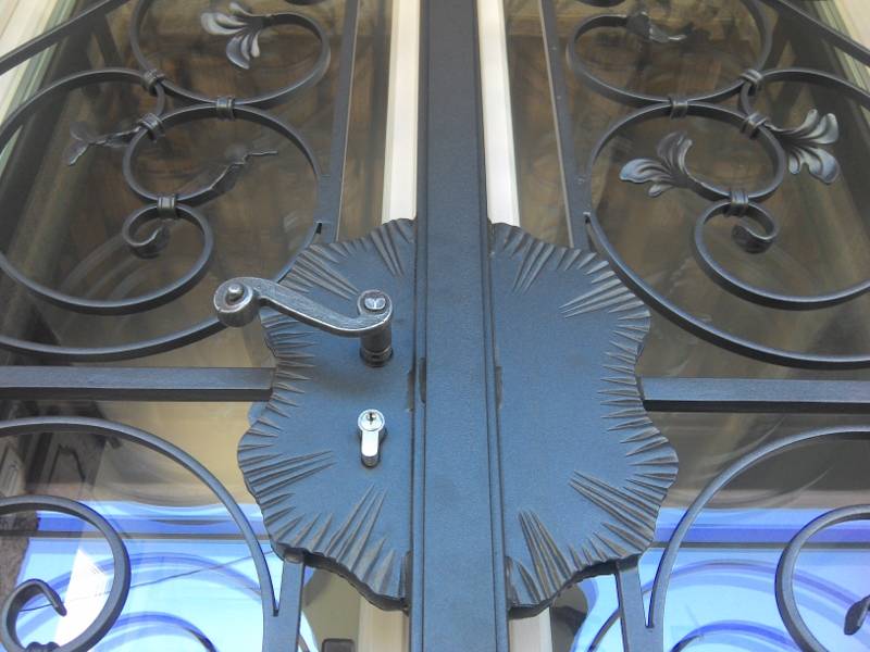 grille ouvrante fer forgé port de bouc bouches du rhone