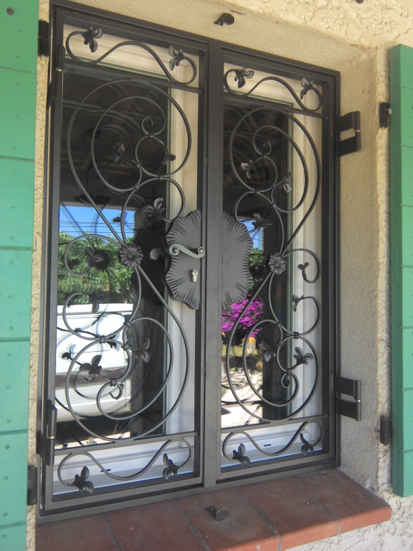 grille ouvrante fer forgé port de bouc bouches du rhone