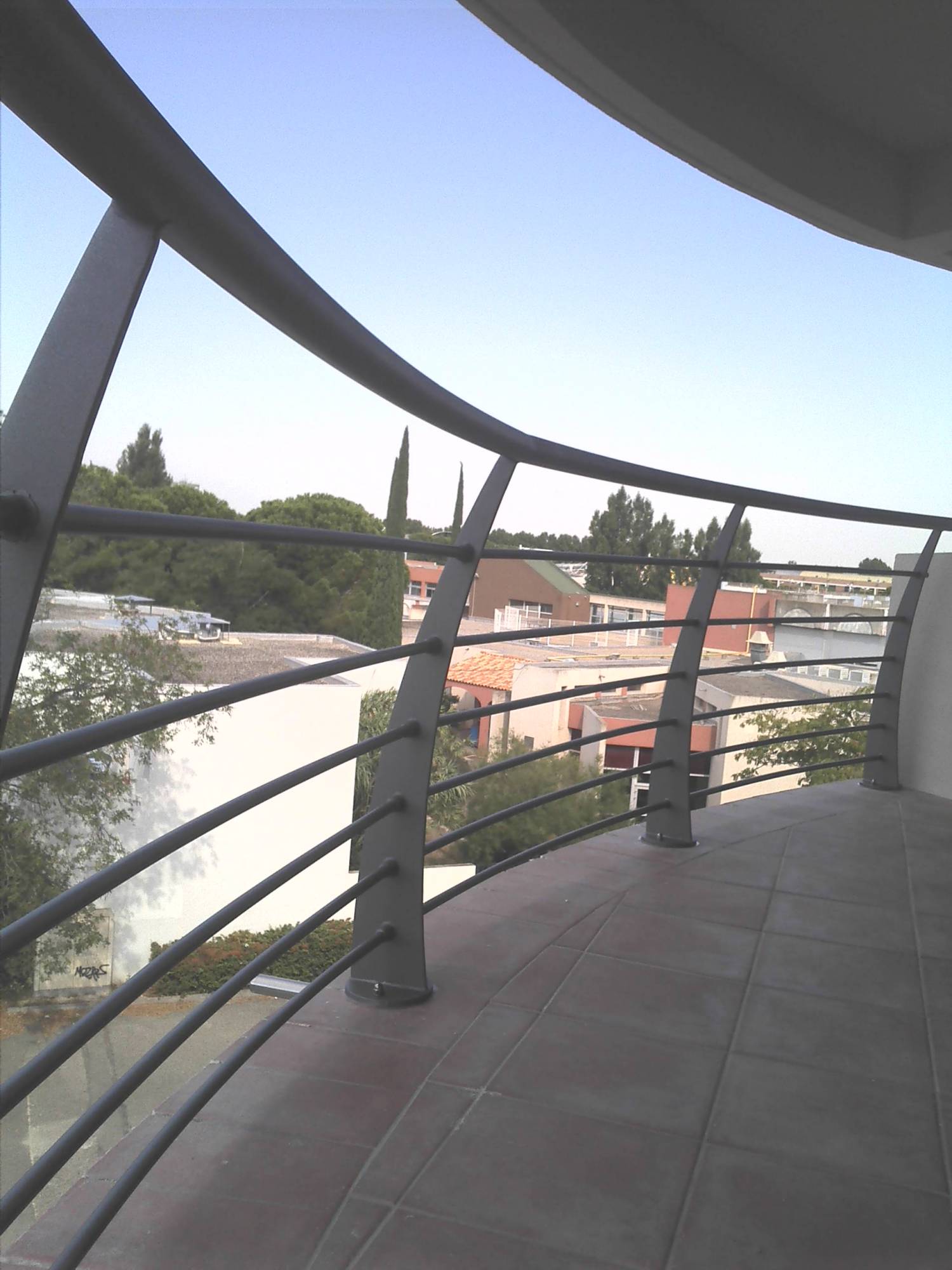 coupe sur mesure de rond plein acier lisse pour fabrication garde-corps