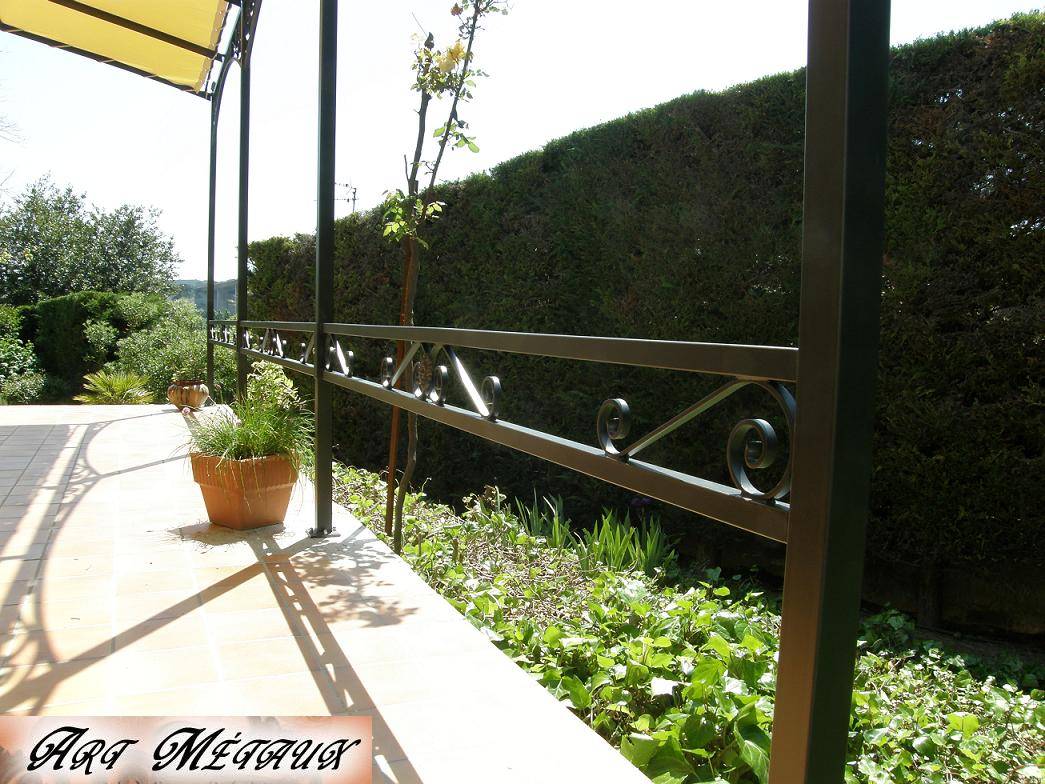 Pergola avec volute fer forgé S inégal