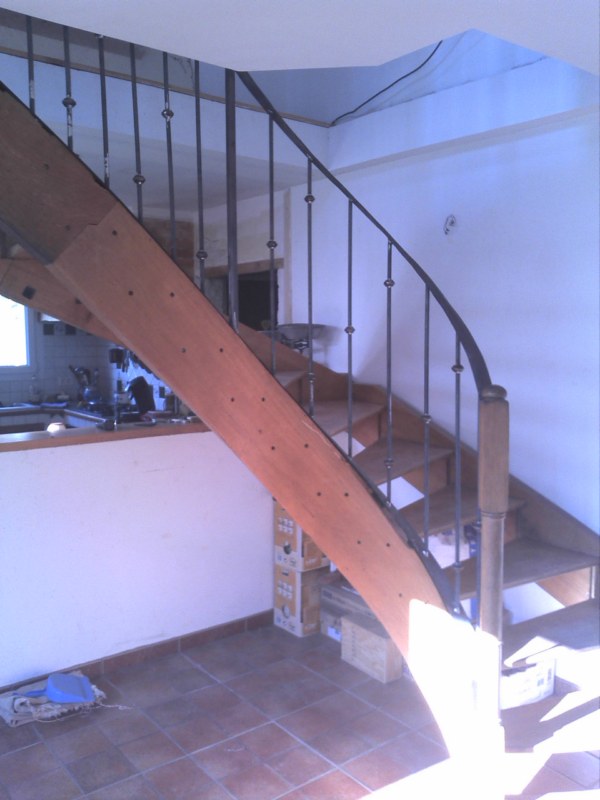 Garde Corps debillardé avec barreaux deco sur escalier en bois à Fos sur mer