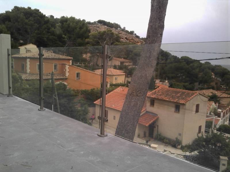 Rambarde inox et verre balcon bord de mer pour les alpes maritimes