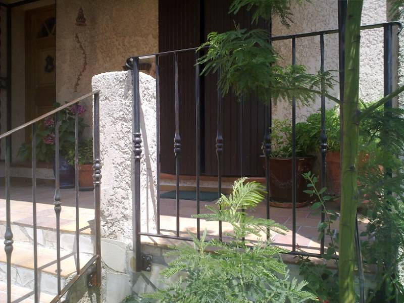 Garde corps fer forgé bruni sur balcon à Martigues