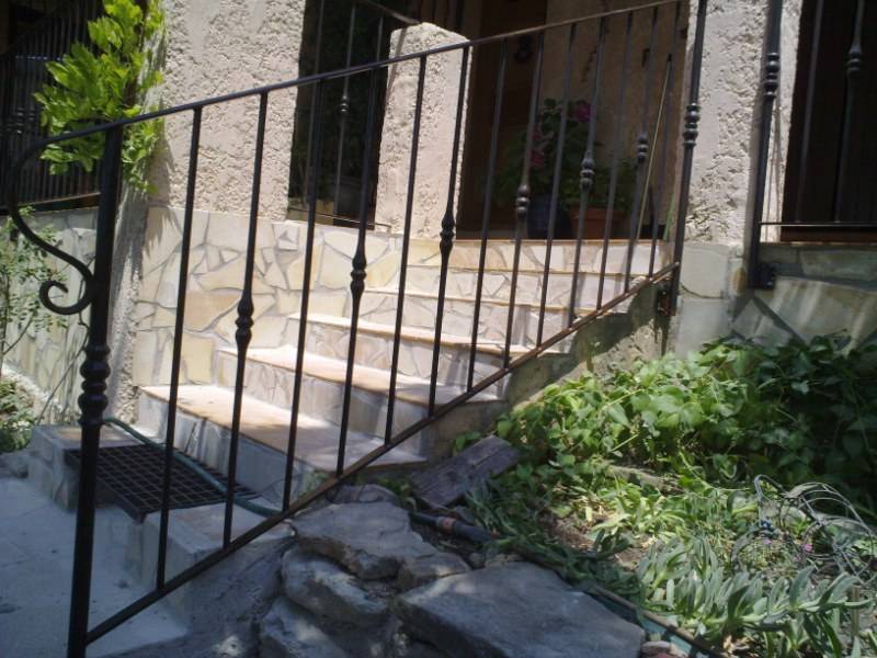 Garde corps fer forgé bruni sur balcon à Martigues