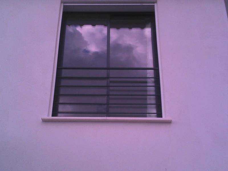 Appui de fenêtre épuré design acier à Clermont-Ferrand