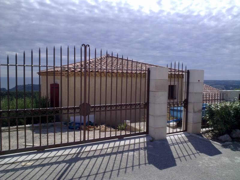 fabrication et pose portail coulissant et portillon fer forgé à saint-bonnet de rochefort