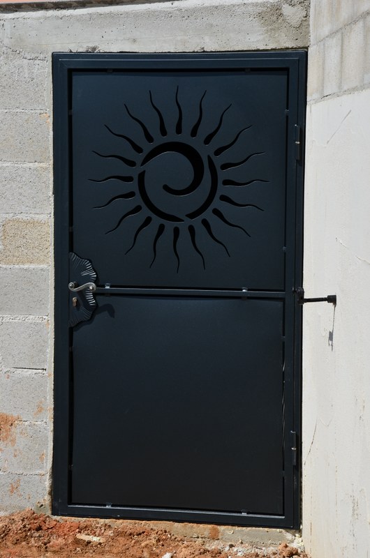 Porte de local déco soleil  port de bouc