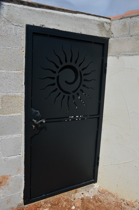 Porte de local déco soleil  port de bouc