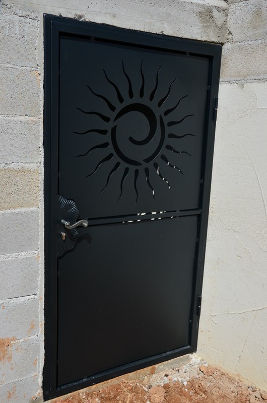 Porte de local déco soleil  port de bouc