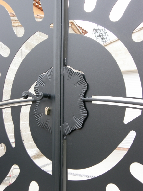 portail et portillon sur mesure personnalisé fer forgé port de bouc