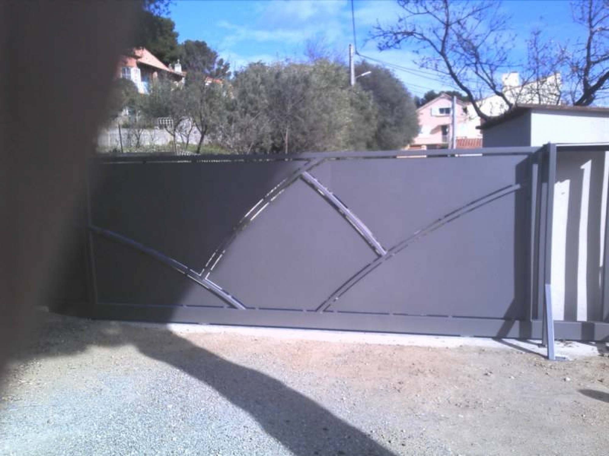 Conception de portail coulissant design dans l'Allier