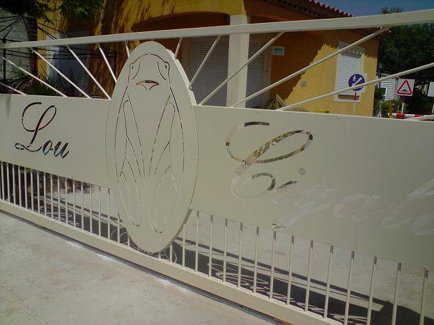 Découpe de profilés sur mesure tubes carrés acier pour fabrication de portail